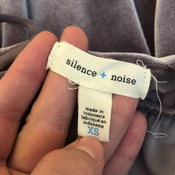 SILENCE+NOISE Velvet Romper - Picture 4 of 6